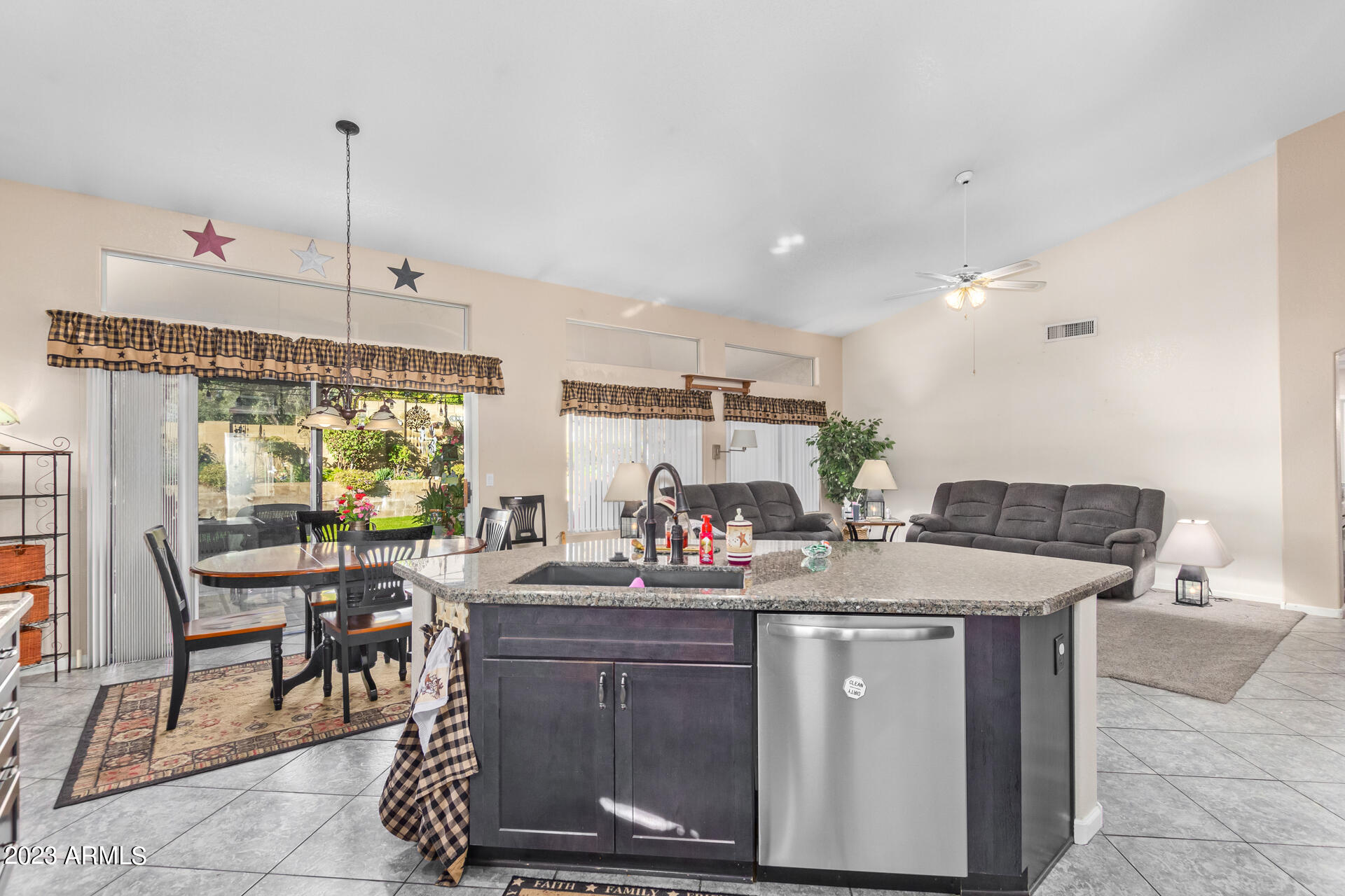 3708 East Utopia Road Phoenix, AZ 85050 - Photo 11 of 26 14 Utopia