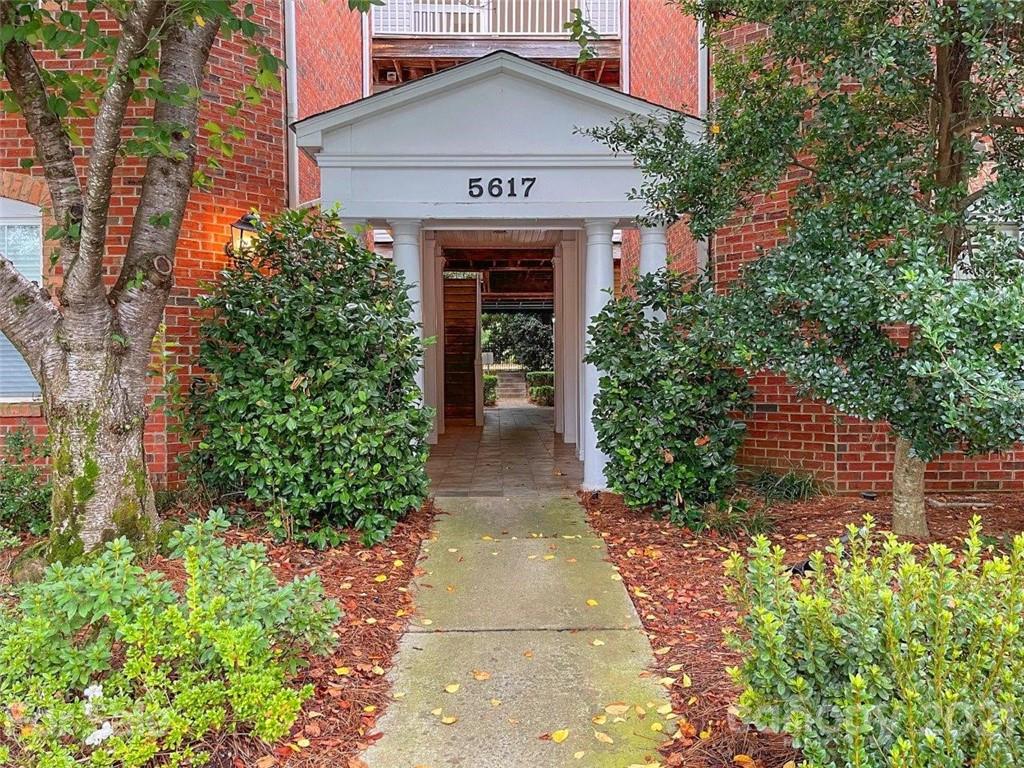 5617 Fairview Road, Unit 11 Charlotte, NC 28209 - Photo 3 of 20 Gallery Image 3