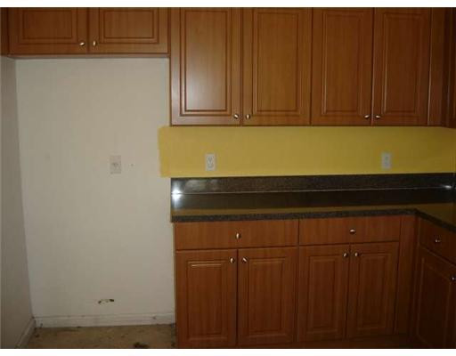 8108 Prestige Commons Drive Tamarac, FL 33321 - Photo 5 of 9 Kitchen