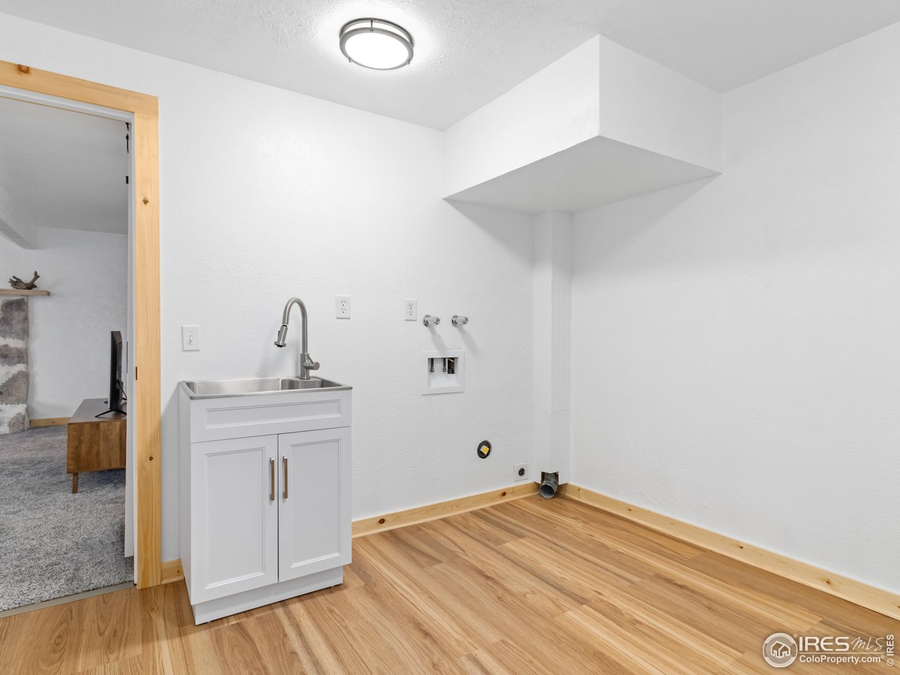 1873 Ranch Circle Estes Park, CO 80517 - Photo 27 of 33 Large Laundry Room Lower Level with a Laundry Chute For Ease
