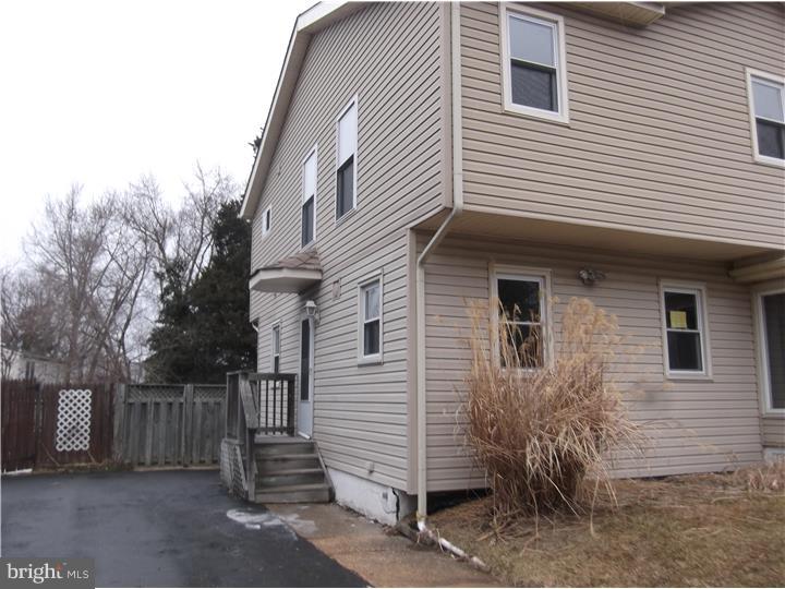 17 Ridgley Street Mount Holly, NJ 08060 - Photo 3 of 15