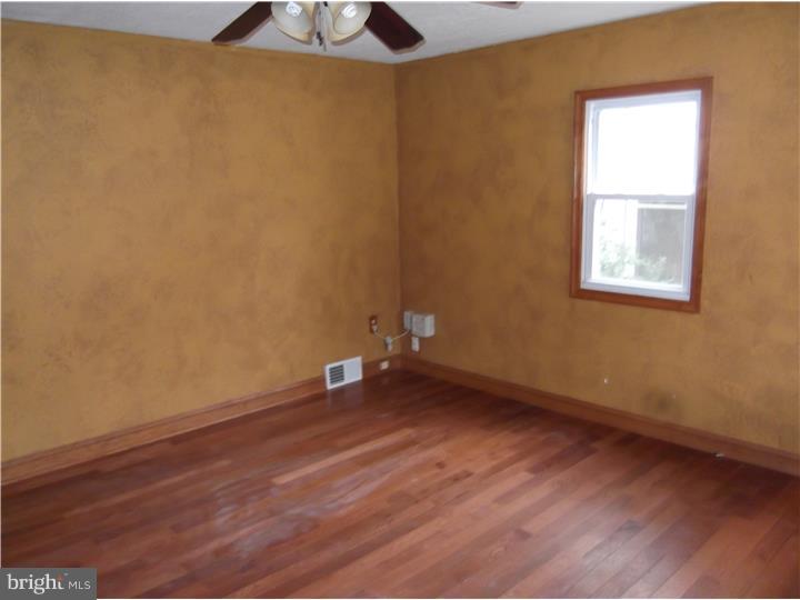 17 Ridgley Street Mount Holly, NJ 08060 - Photo 5 of 15