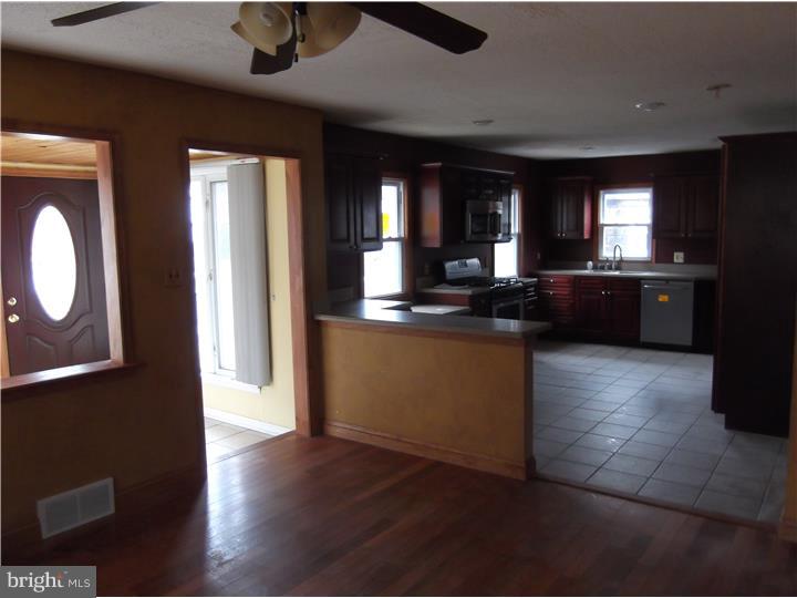 17 Ridgley Street Mount Holly, NJ 08060 - Photo 6 of 15