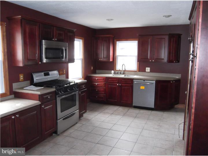 17 Ridgley Street Mount Holly, NJ 08060 - Photo 7 of 15