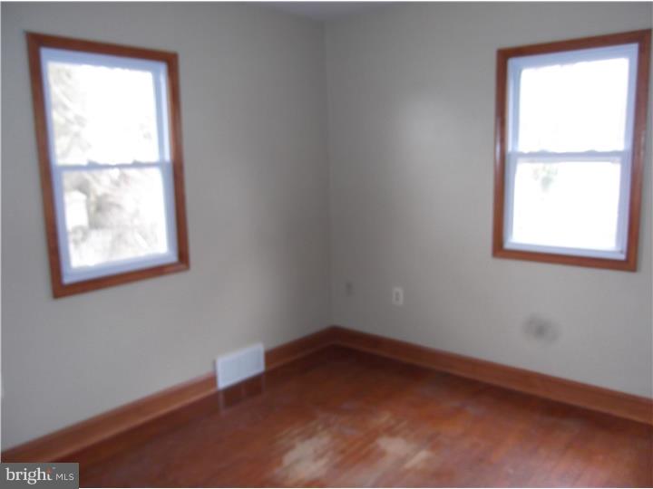 17 Ridgley Street Mount Holly, NJ 08060 - Photo 10 of 15
