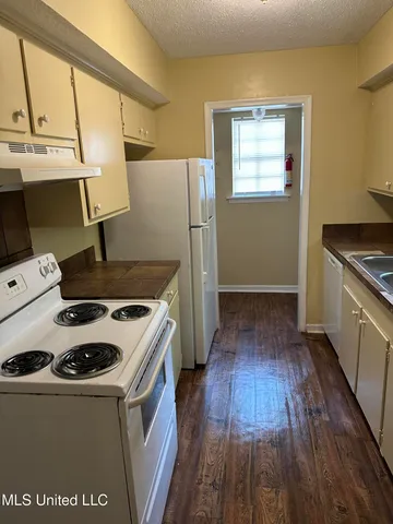 $1,325 | 1117 Woodfield Drive, Jackson, MS 39211