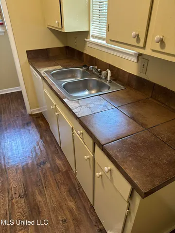 $1,325 | 1117 Woodfield Drive, Jackson, MS 39211