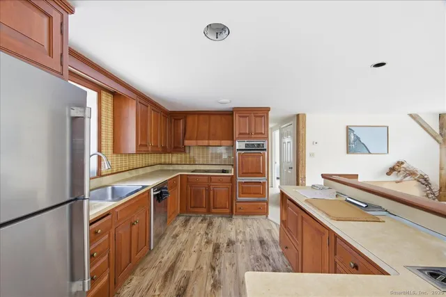 $829,000 | 33 Deep River Road, Essex, CT 06409