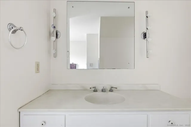 $829,000 | 33 Deep River Road, Essex, CT 06409