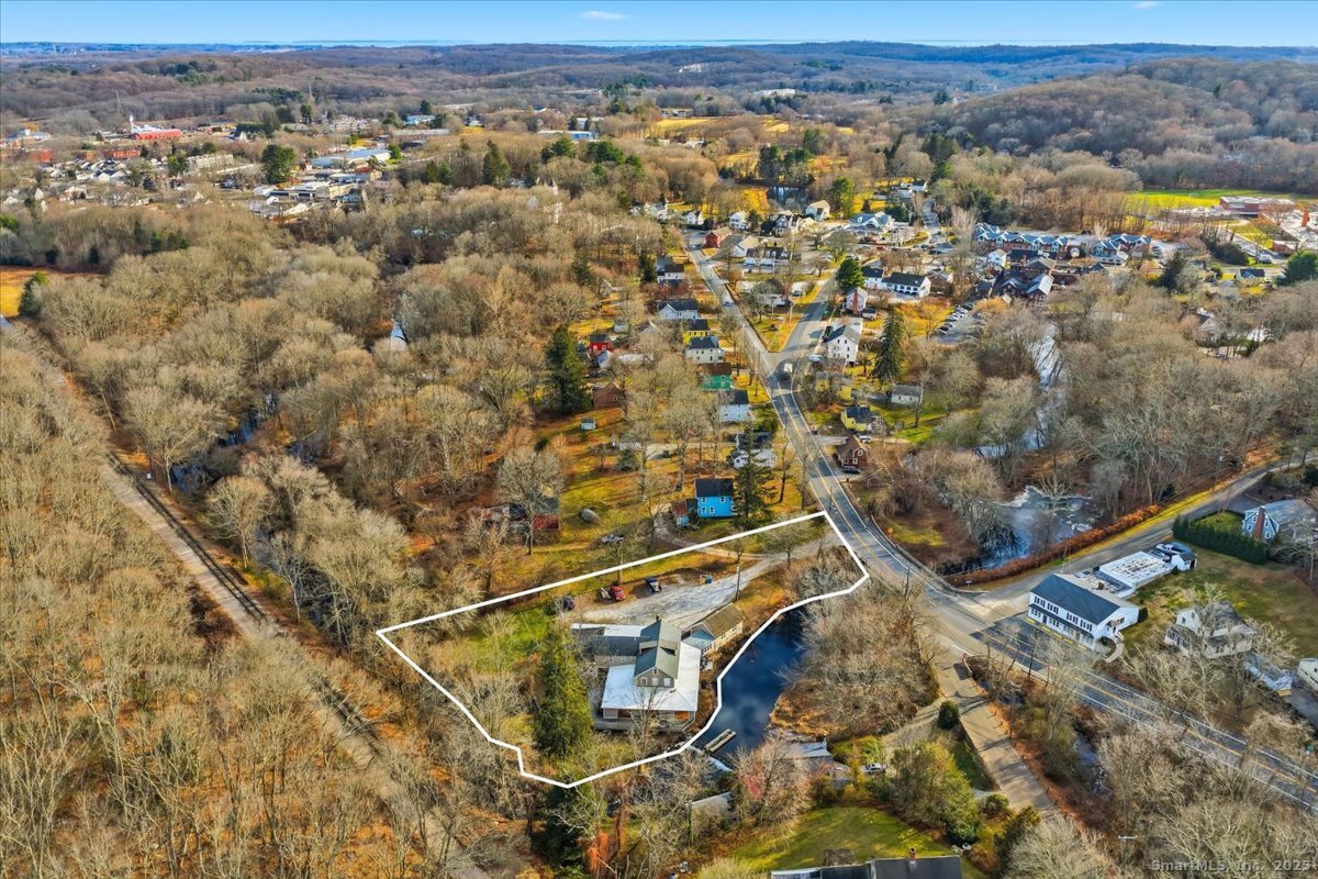 33 Deep River Road Essex, CT 06409 - Photo 3 of 40