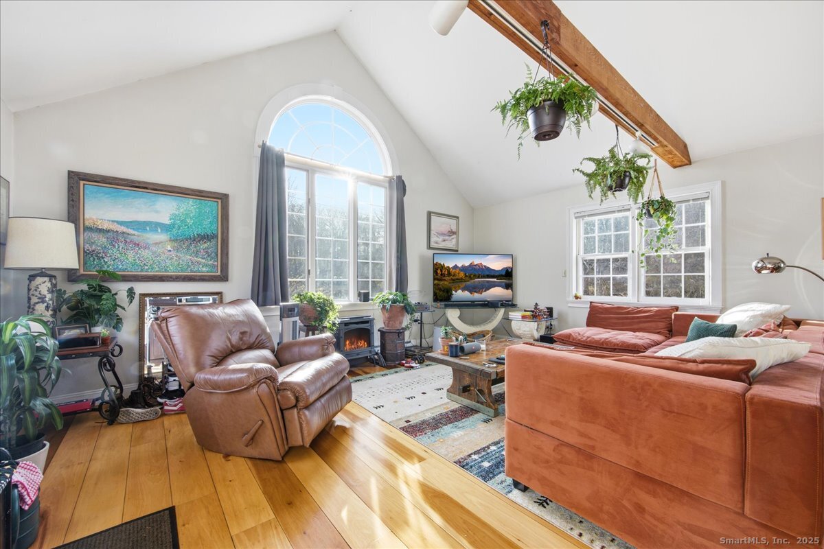33 Deep River Road Essex, CT 06409 - Photo 7 of 40 Cathedral ceilings in the one bedroom apartment