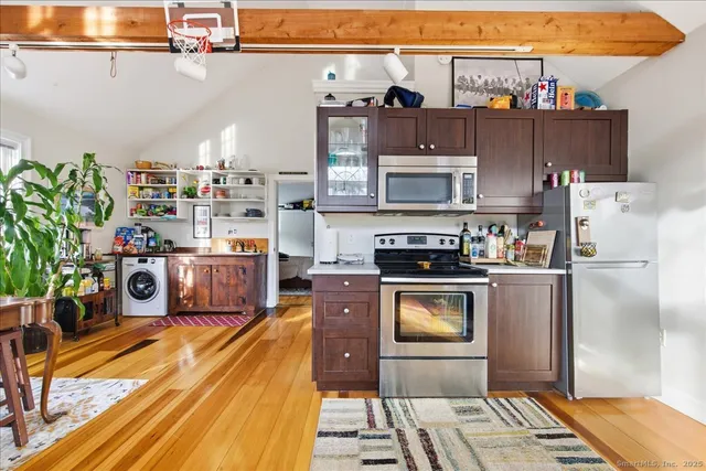 $829,000 | 33 Deep River Road, Essex, CT 06409