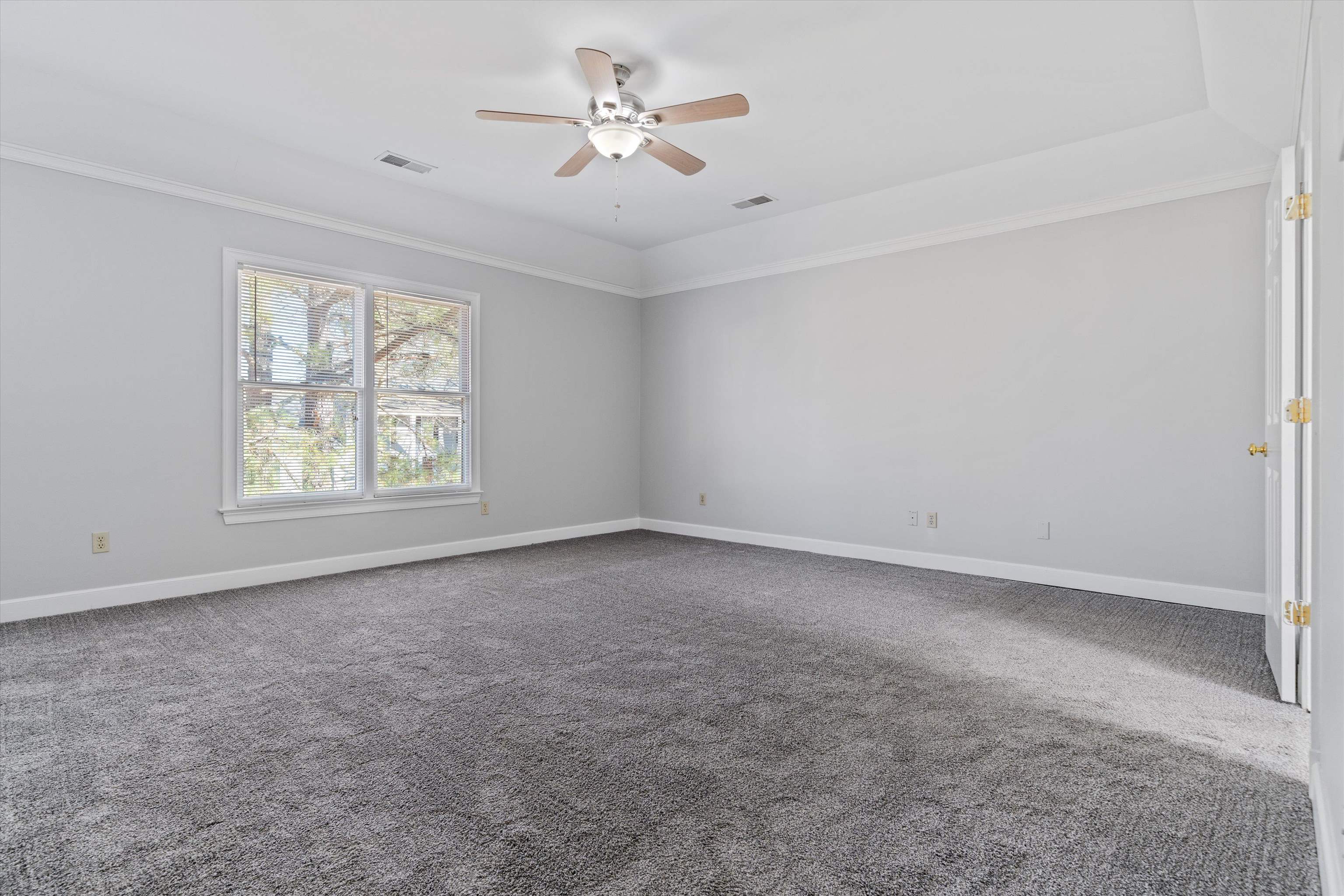 463 King Ridge Drive Collierville, TN 38017 - Photo 15 of 25 an empty room with windows and ceiling fan