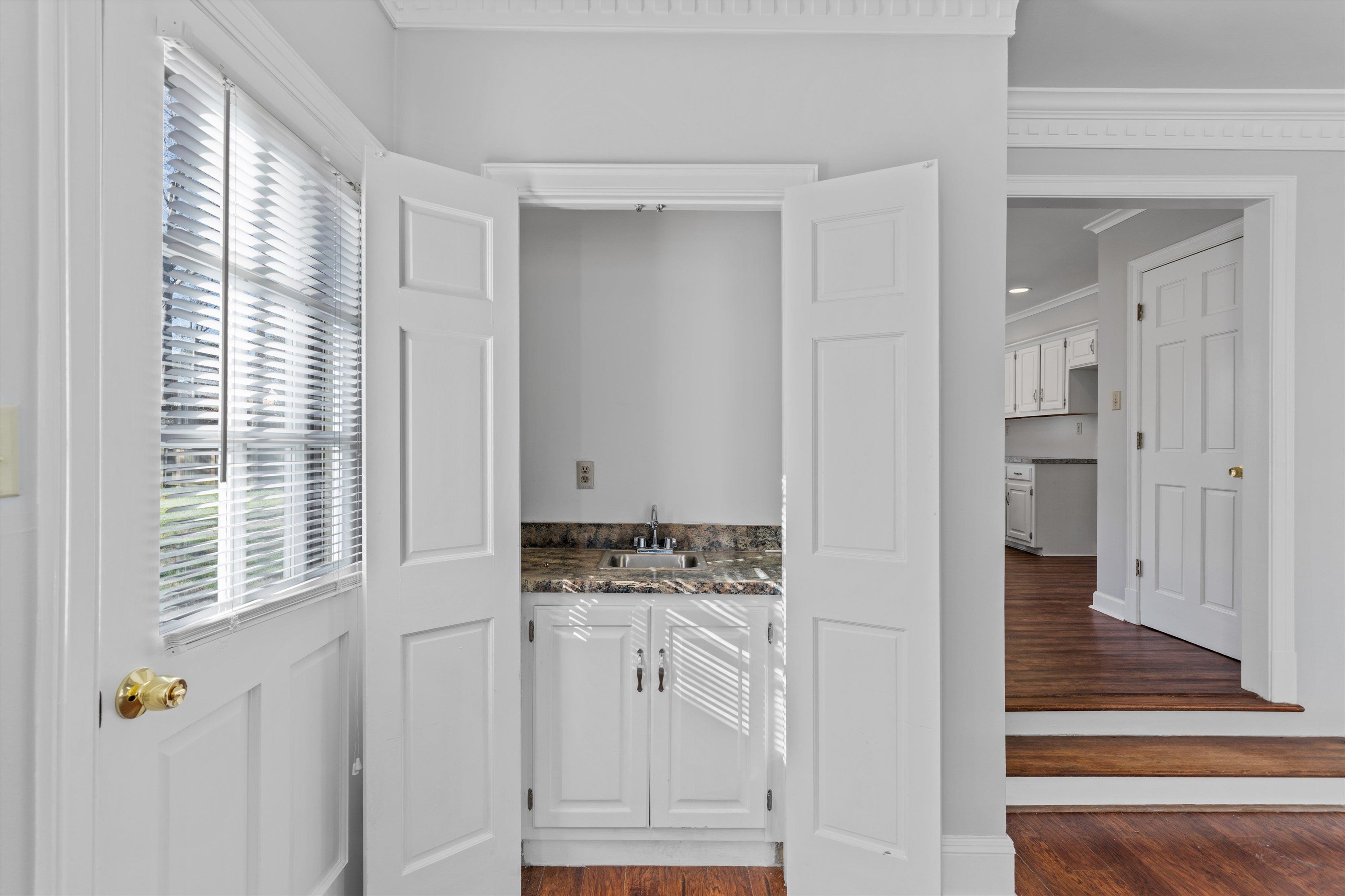 463 King Ridge Drive Collierville, TN 38017 - Photo 5 of 25 a kitchen with white cabinets and window