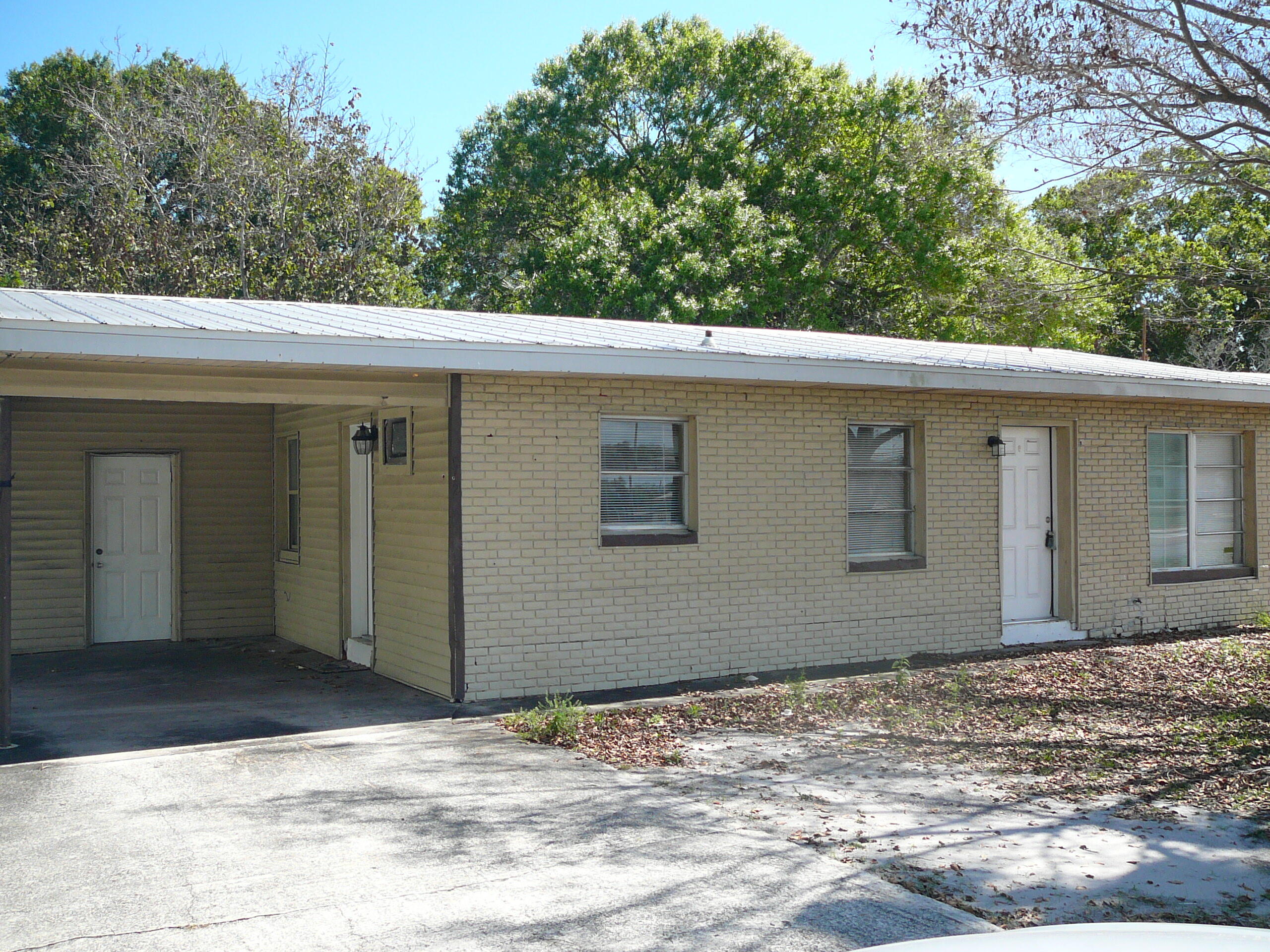 512 South 25th Street Fort Pierce, FL 34950 - Photo 1 of 17 a backyard of a house