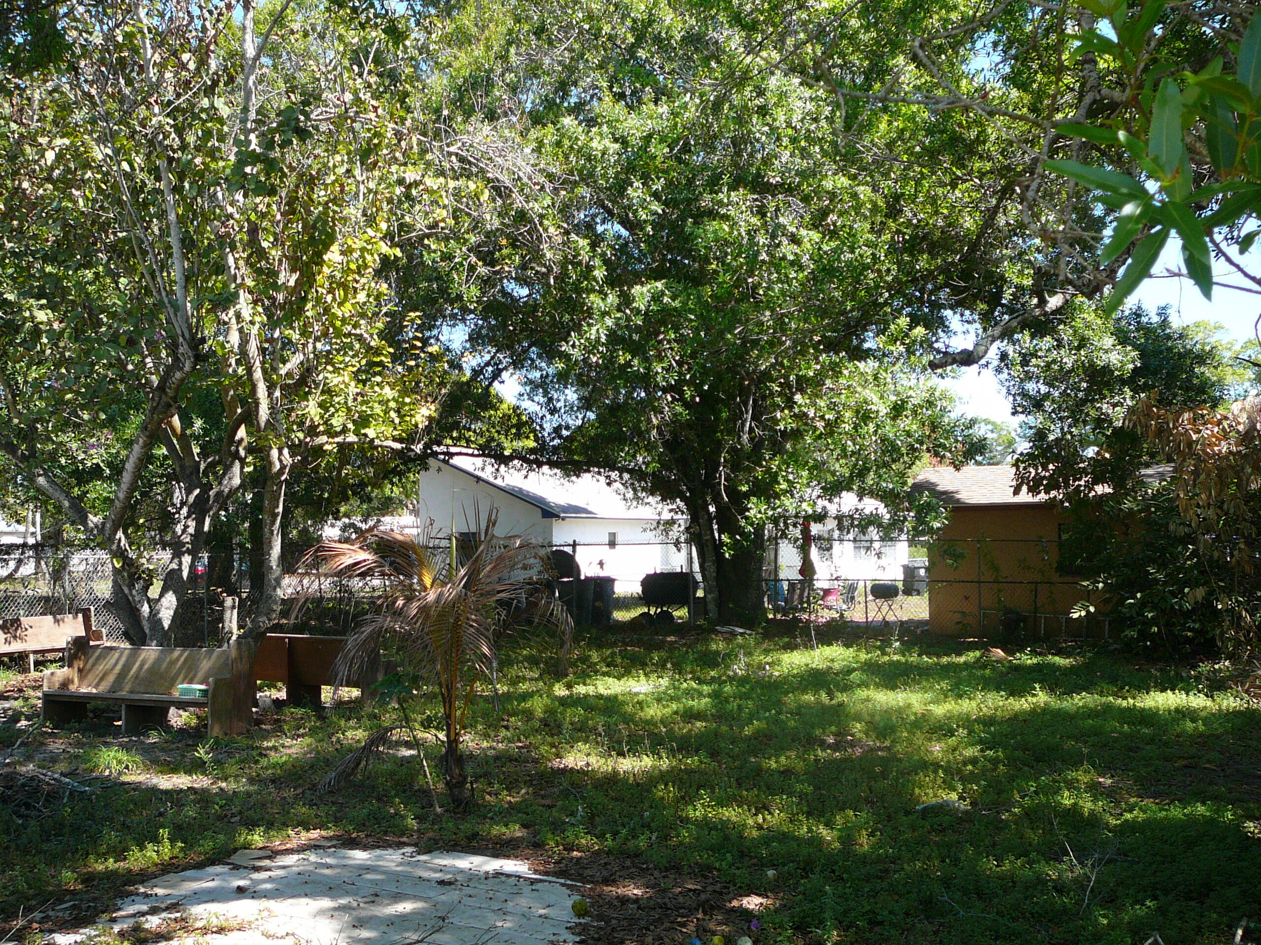 512 South 25th Street Fort Pierce, FL 34950 - Photo 3 of 17 a view of a house with a yard