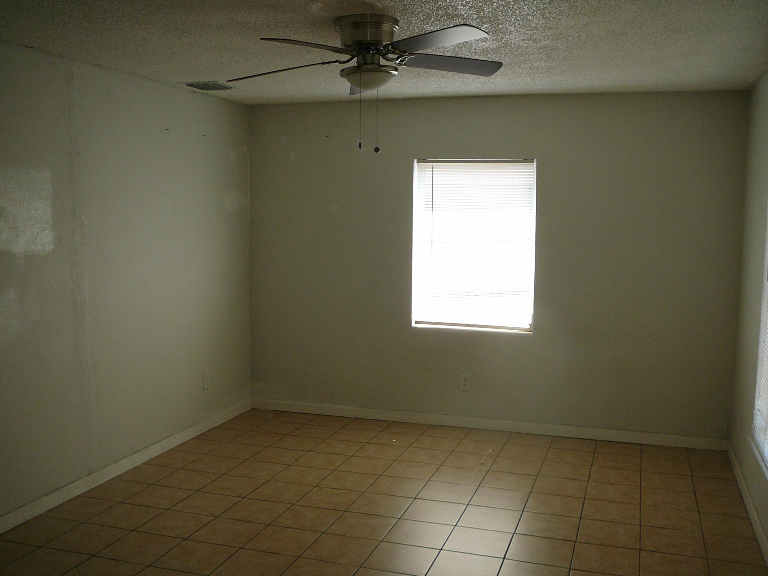512 South 25th Street Fort Pierce, FL 34950 - Photo 6 of 17 an empty room with a window