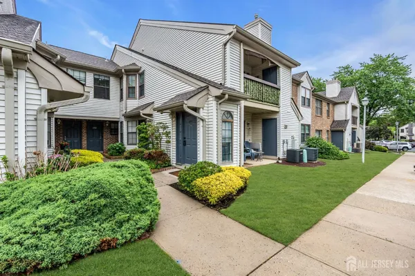 $449,900 | 212 Sunshine Court, Unit 212, Parlin, NJ 08859