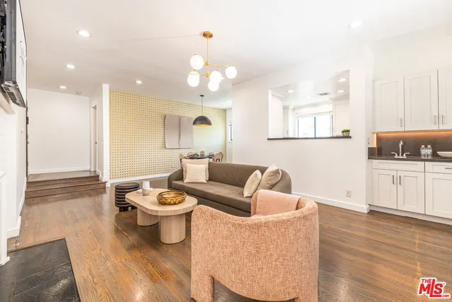 $6,240 | 8911 Cynthia Street, Unit 9, West Hollywood, CA 90069