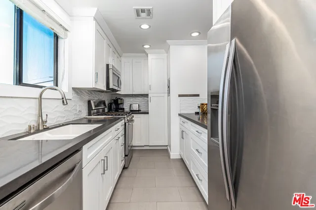 $6,240 | 8911 Cynthia Street, Unit 9, West Hollywood, CA 90069