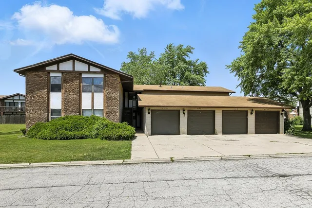 $99,500 | 4128 192nd Court, Unit 4128, Country Club Hills, IL 60478