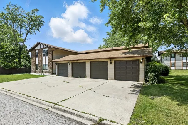 $99,500 | 4128 192nd Court, Unit 4128, Country Club Hills, IL 60478
