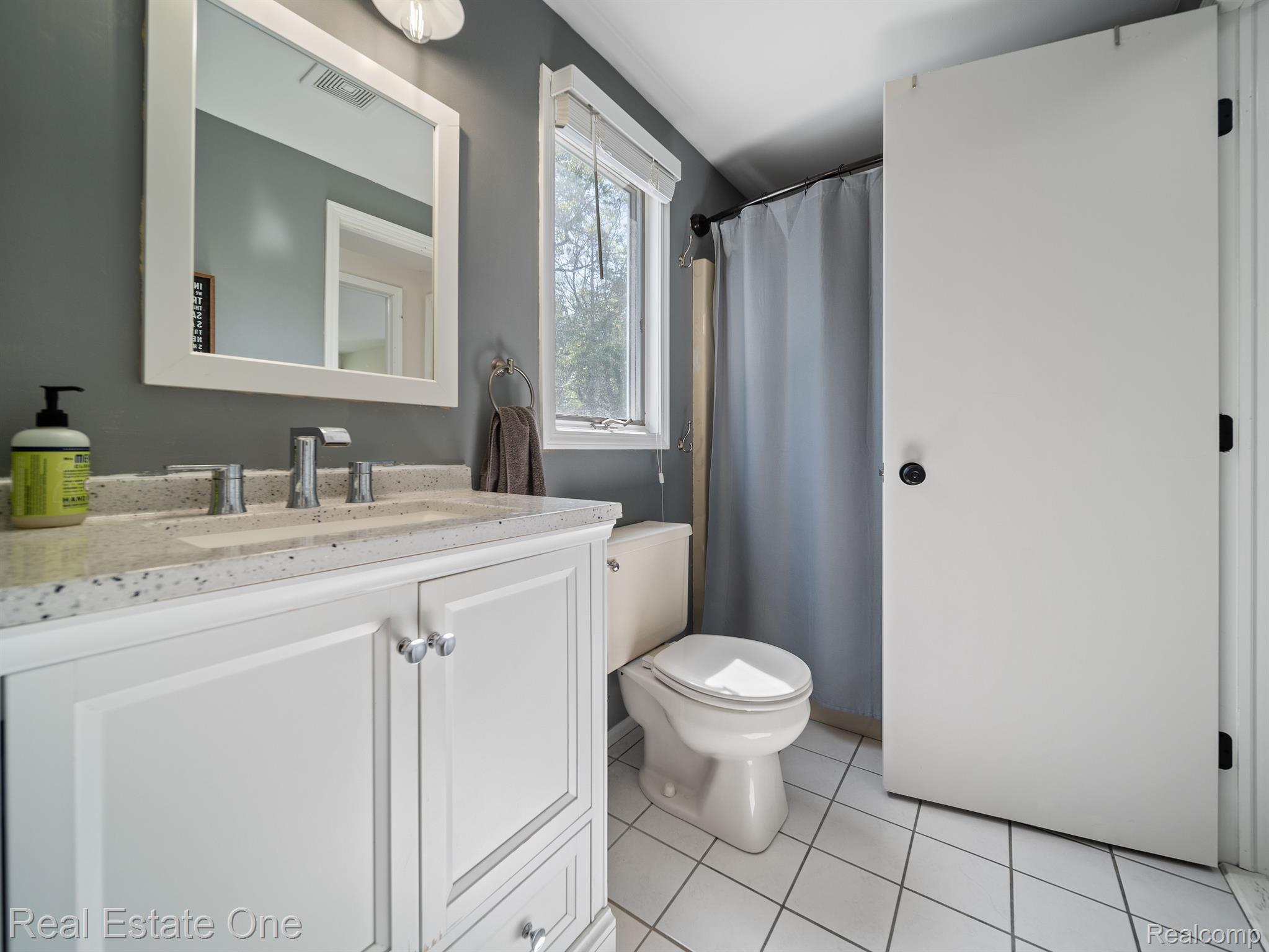 1462 Crest Road Howell, MI 48843 - Photo 12 of 26 Upper Full Bathroom
