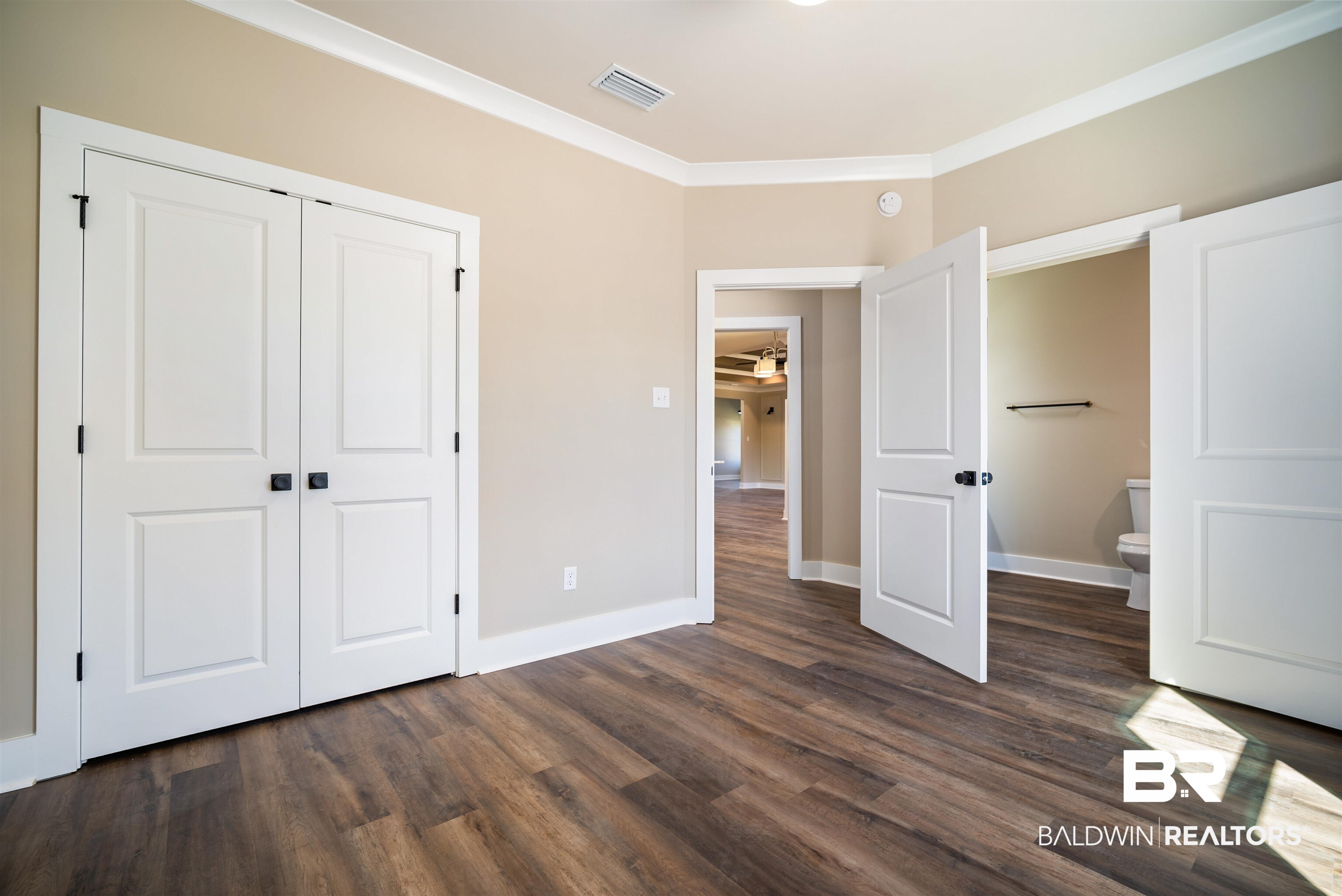 188 Hampton Ridge Mobile, AL 36608 - Photo 26 of 37 Bedroom #4 features its own large bath with granite vanity and crown molding.