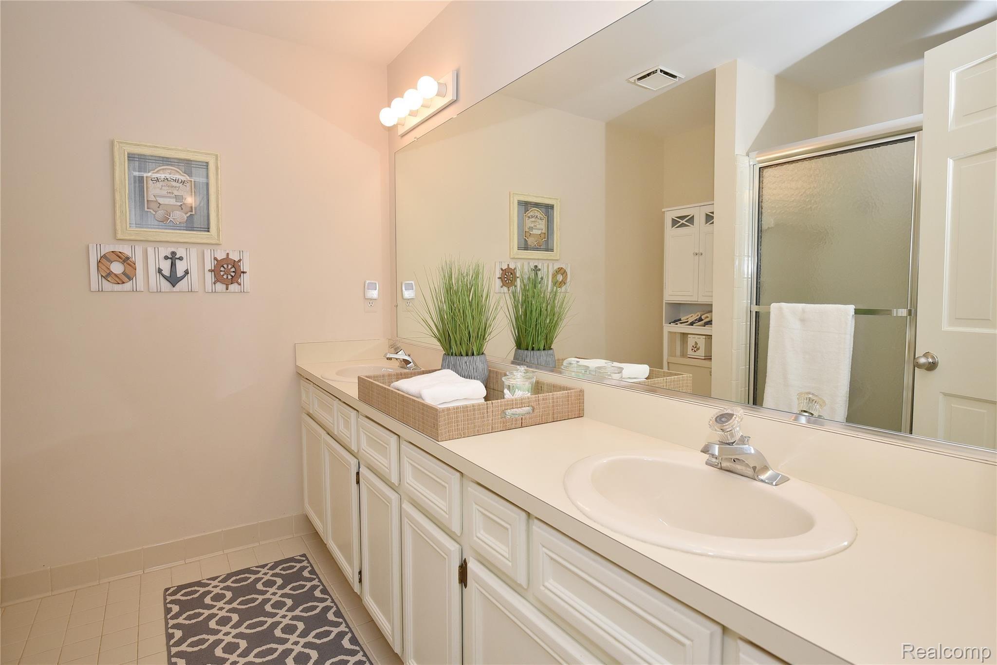 1069 Springwood Lane Rochester, MI 48309 - Photo 26 of 37 1069 Springwood_27.JPG