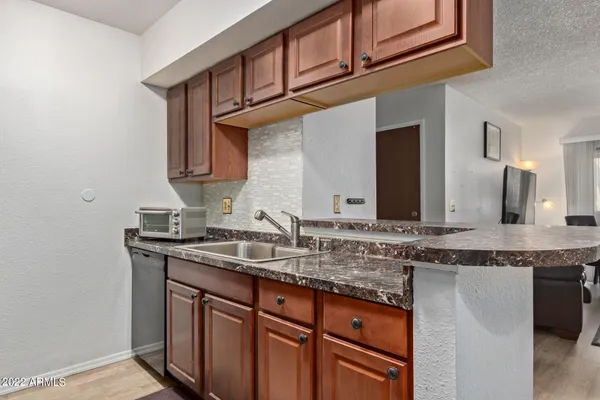$1,250 | 4554 East Paradise Village Parkway North, Unit 239, Phoenix, AZ 85032