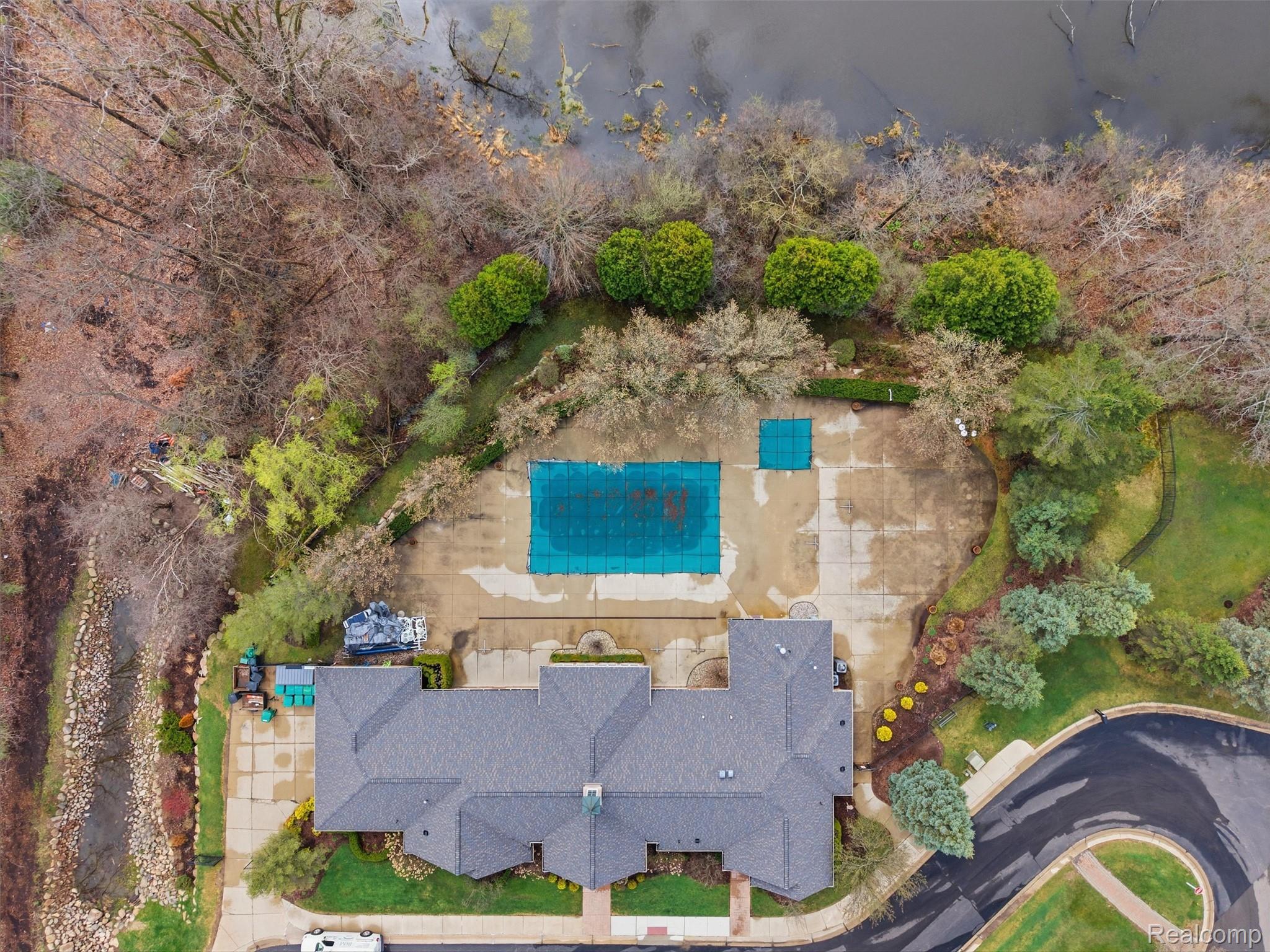 3570 Oakmonte Boulevard Rochester, MI 48306 - Photo 24 of 25 10-DJI_20260415121933_0065_D.jpg