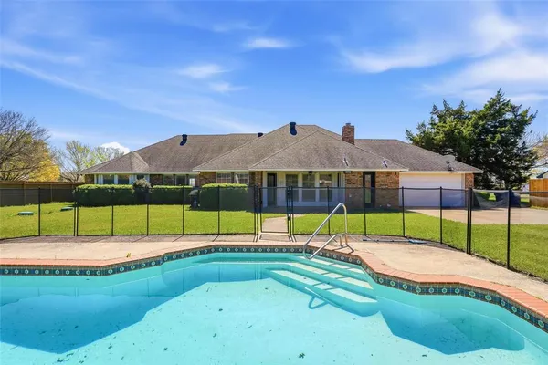 a view of a house with swimming pool and yard