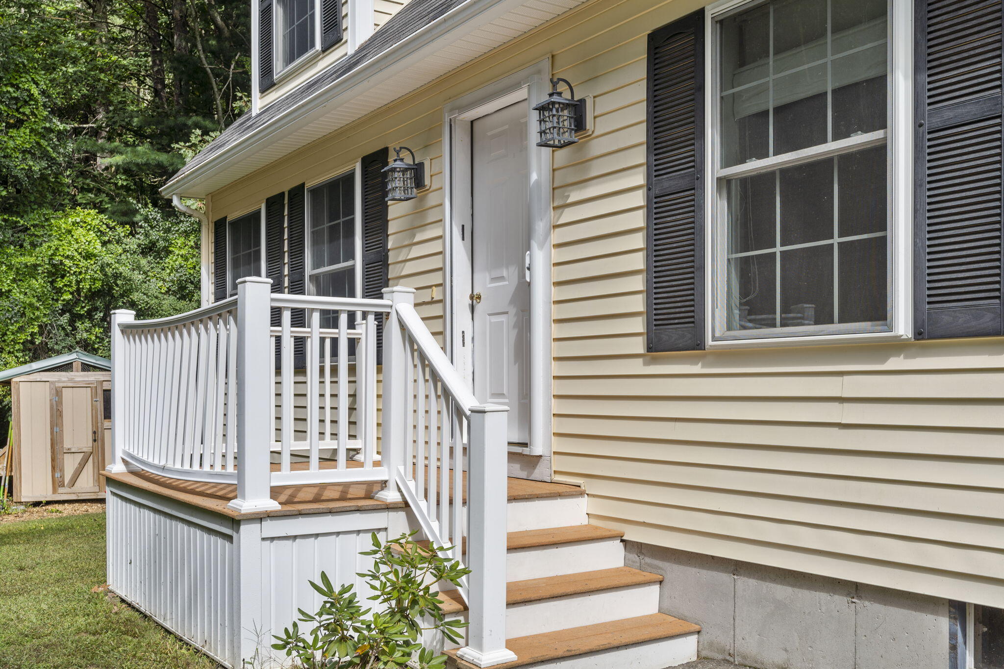 32 Elizabeth Road South Berwick, ME 03908 - Photo 2 of 23 32 Elizabeth - Front Porch