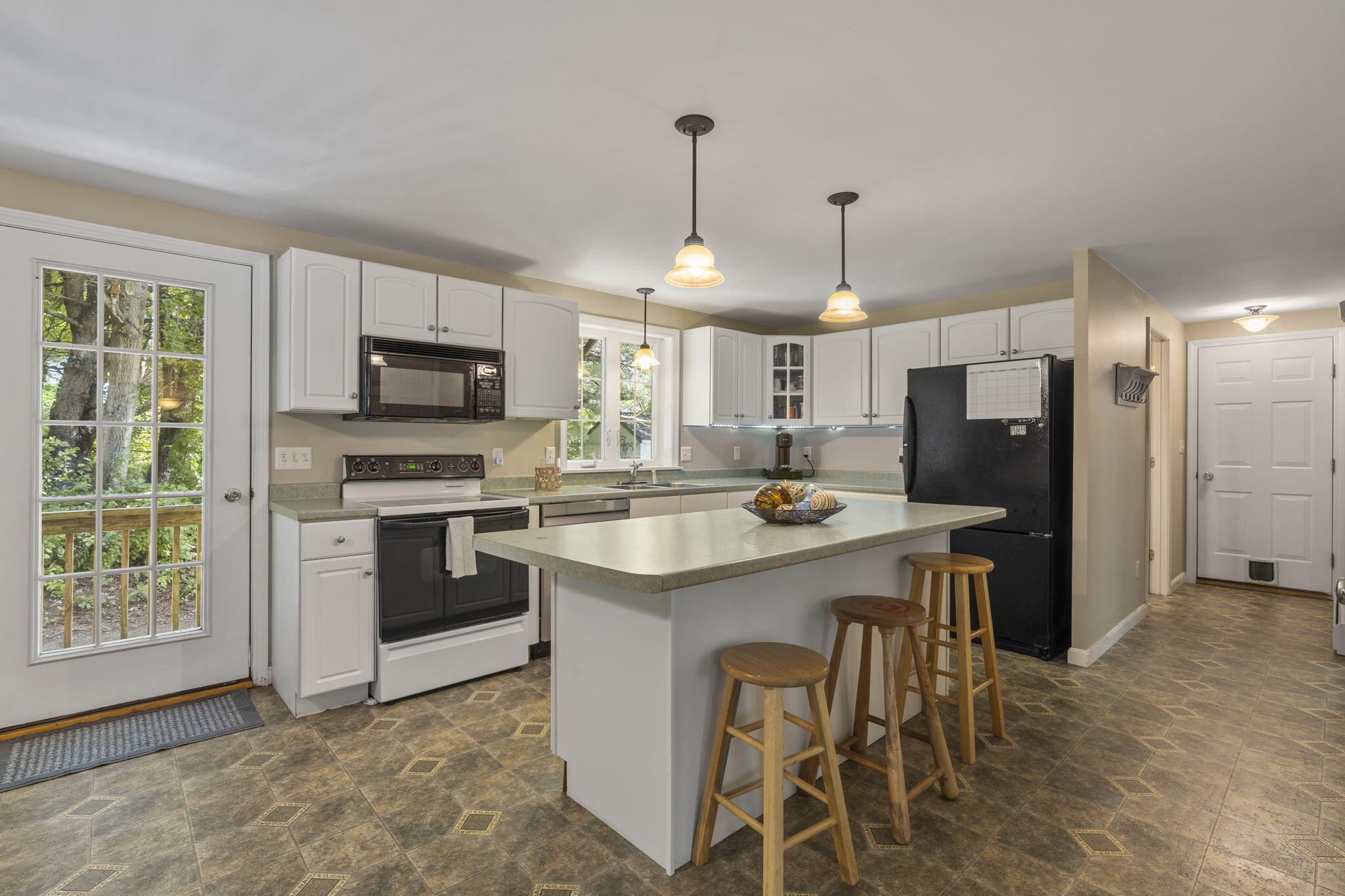 32 Elizabeth Road South Berwick, ME 03908 - Photo 8 of 23 32 Elizabeth - Kitchen