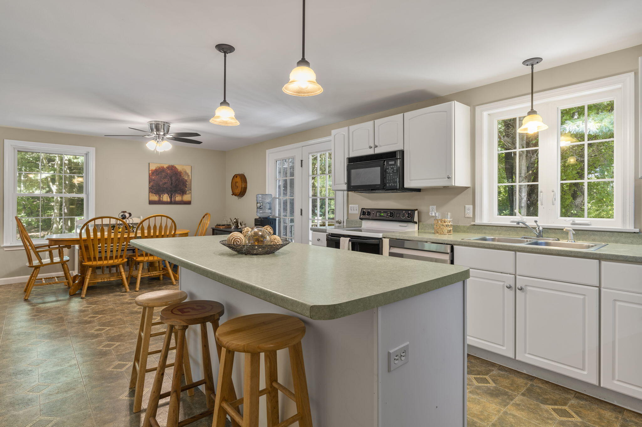 32 Elizabeth Road South Berwick, ME 03908 - Photo 9 of 23 32 Elizabeth - Eat-In Kitchen