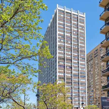 $300,000 | 6171 North Sheridan Road, Unit 2512, Chicago, IL 60660