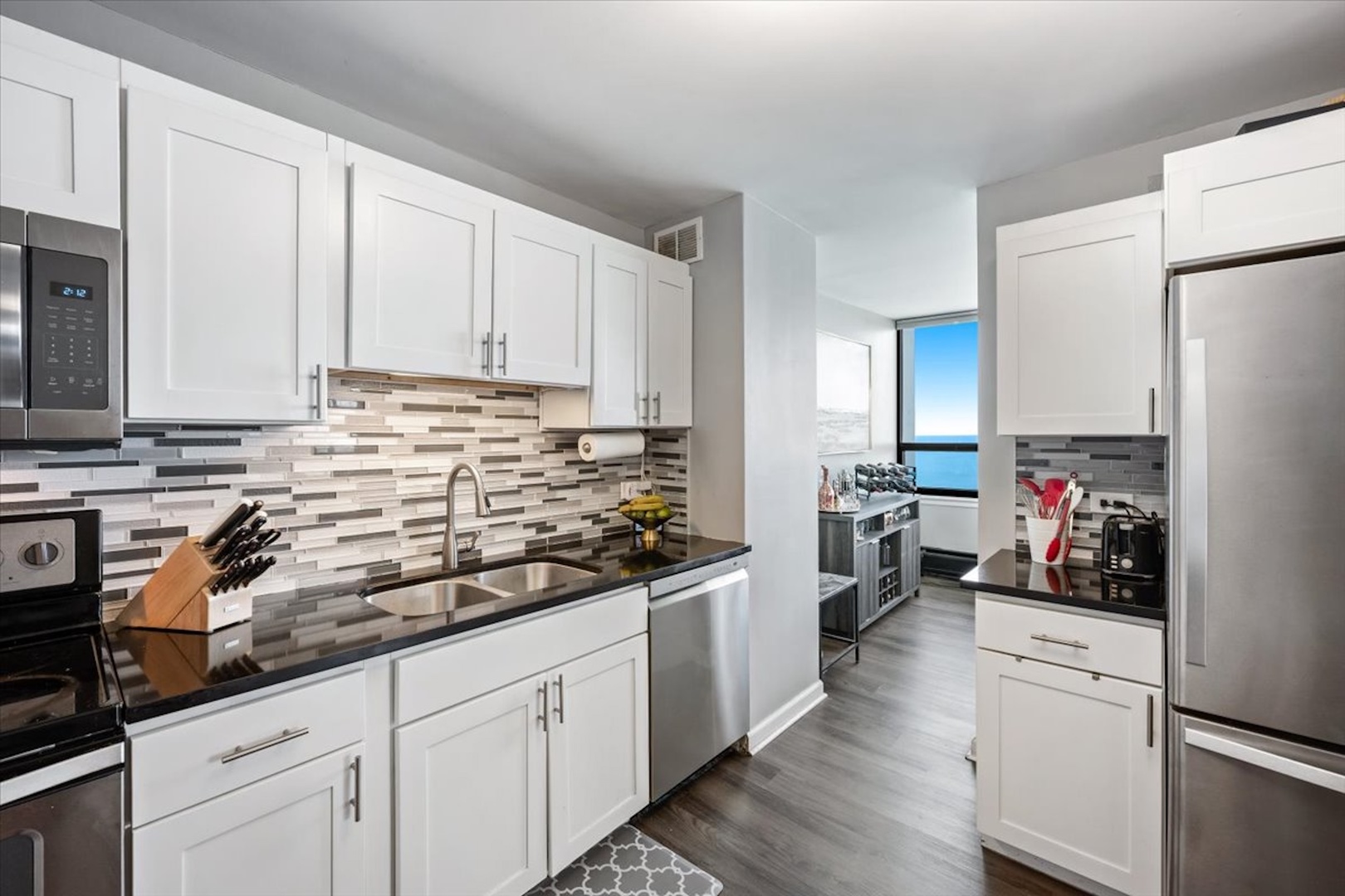 6171 North Sheridan Road, Unit 2512 Chicago, IL 60660 - Photo 11 of 21