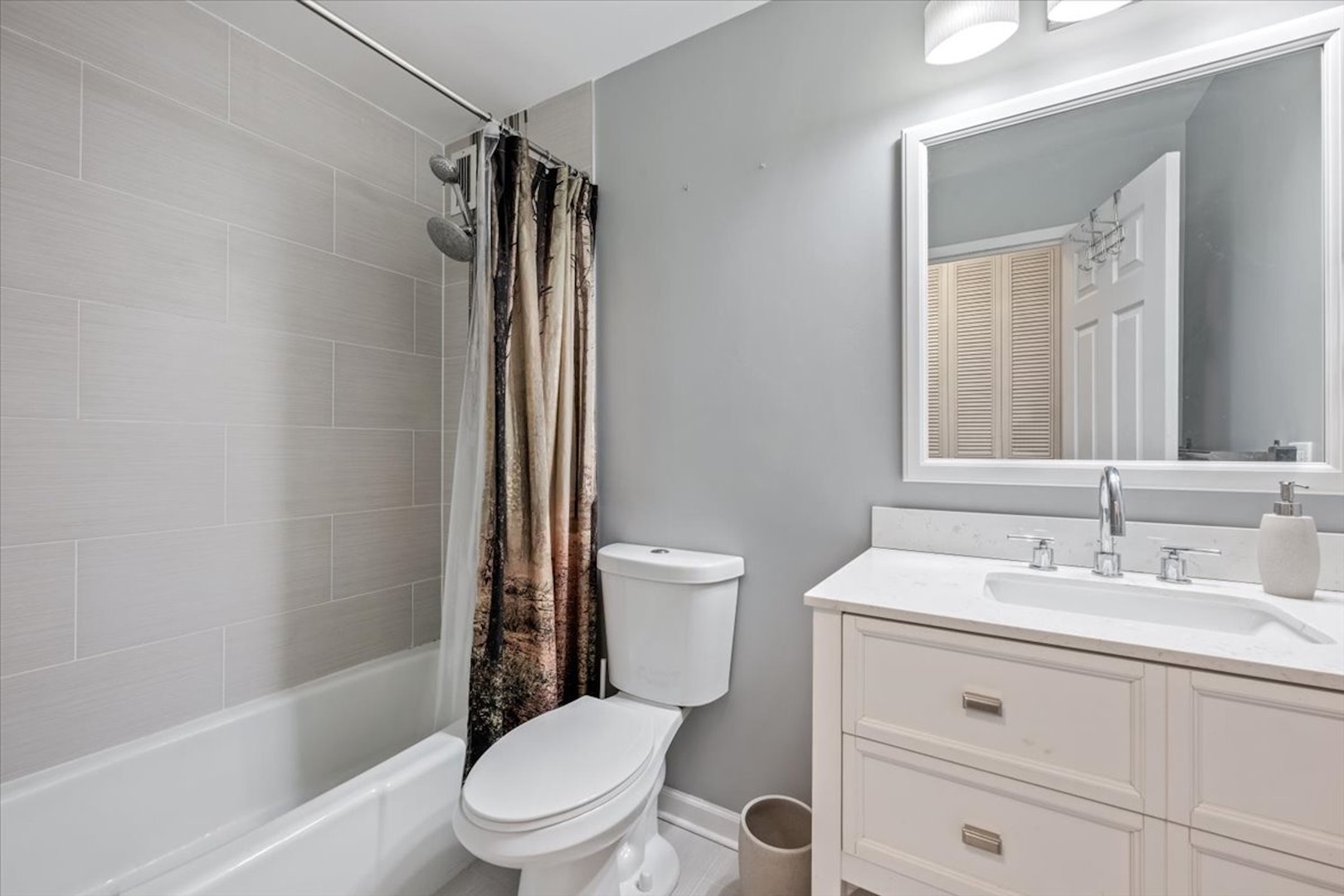 6171 North Sheridan Road, Unit 2512 Chicago, IL 60660 - Photo 15 of 21