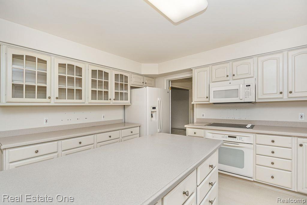1104 Hidden Lane Rochester Hills, MI 48309 - Photo 8 of 29