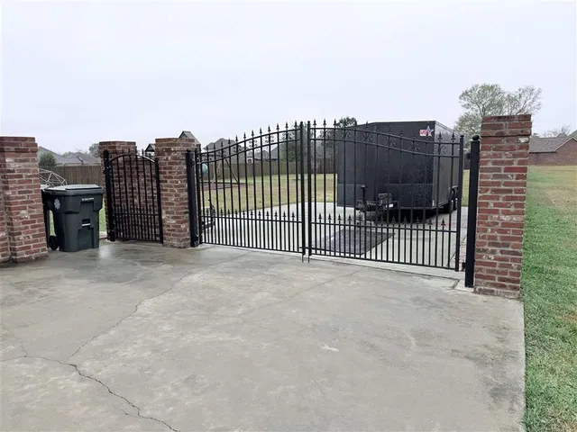 $799,000 | 5124 East Worthington Drive, Lake Charles, LA 70605