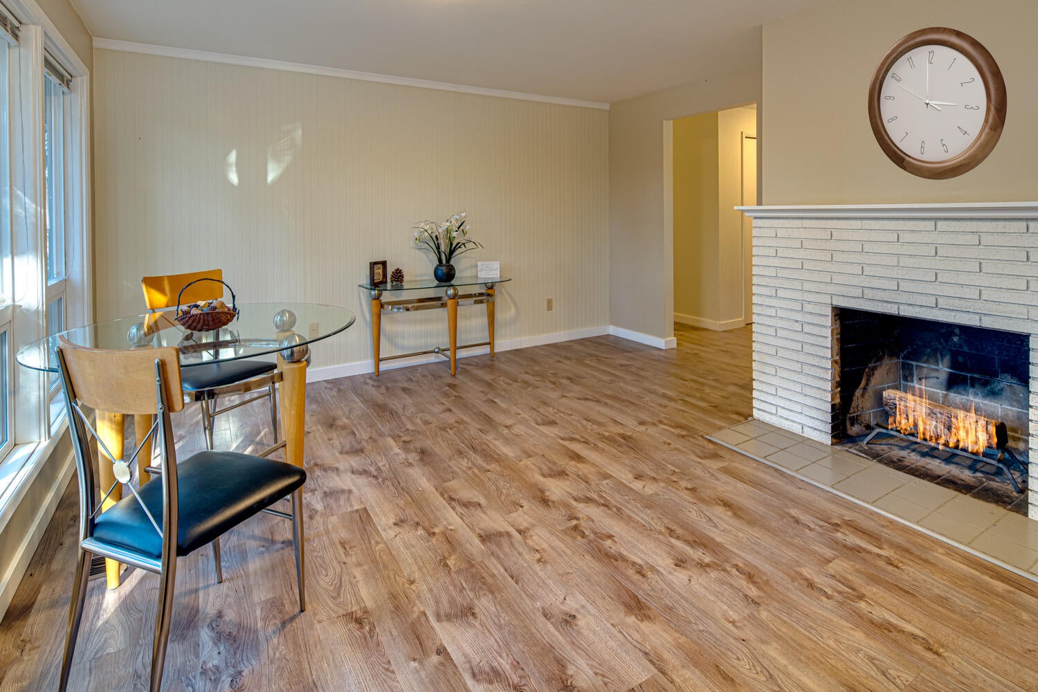 64570 Research Road Bend, OR 97703 - Photo 13 of 60 Kitchen Eating Area / Sitting Room