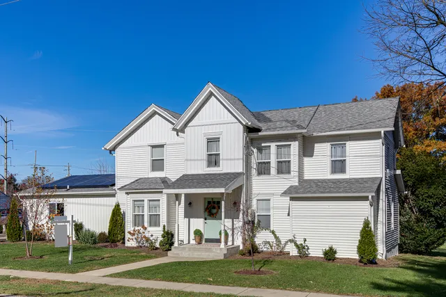 $595,000 | 11 Bristol Ridge Road, Bristol, IL 60512