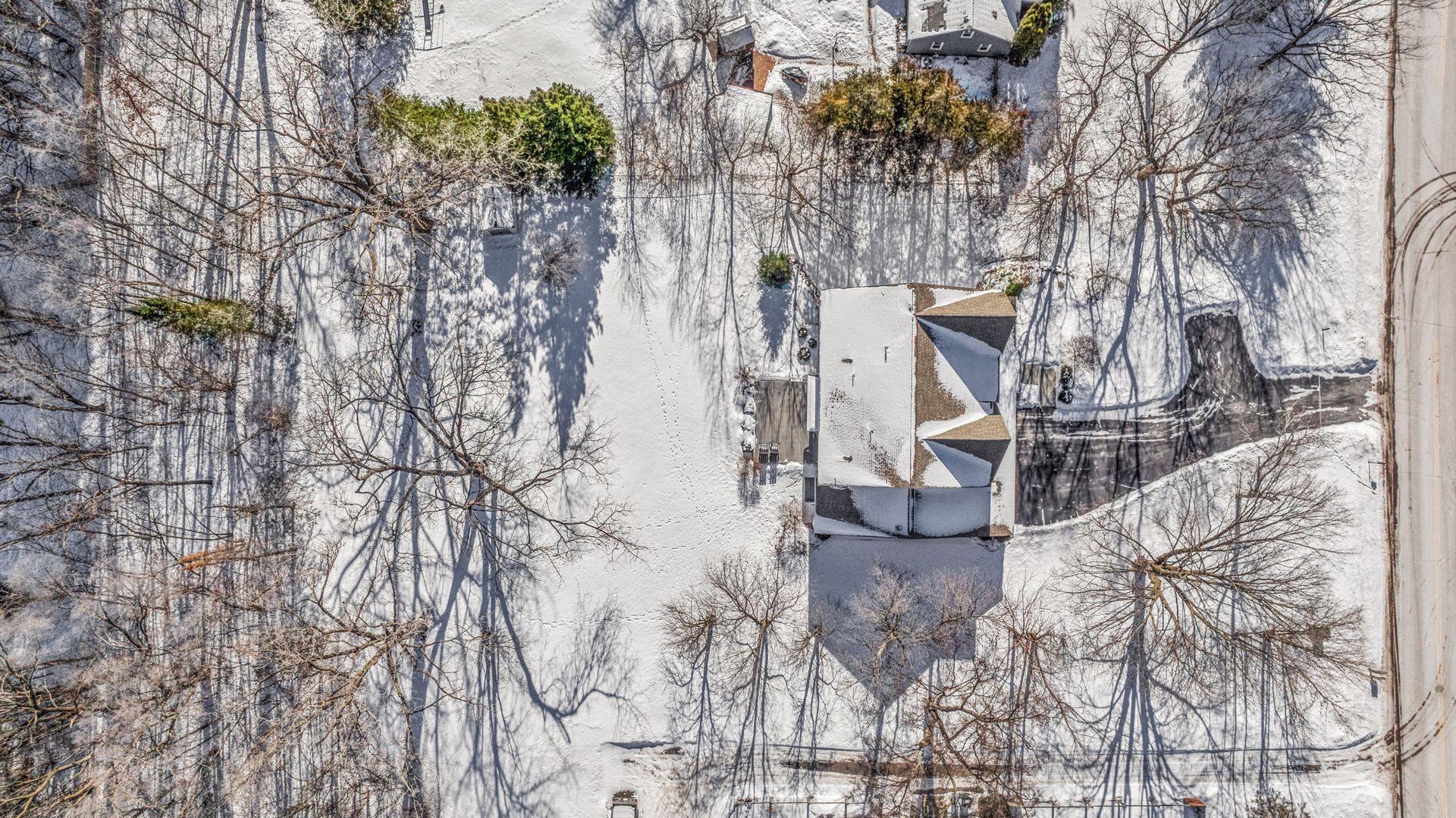 5213 Woodhill Road Minnetonka, MN 55345 - Photo 7 of 88