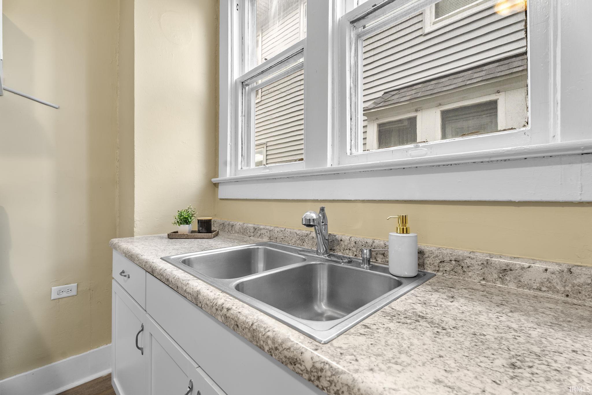 3217 Webster Street Fort Wayne, IN 46807 - Photo 14 of 32