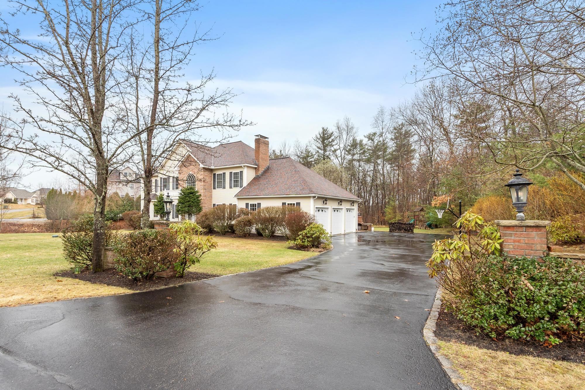 21 Edinburgh Road Windham, NH 03087 - Photo 2 of 40 Gallery Image 2