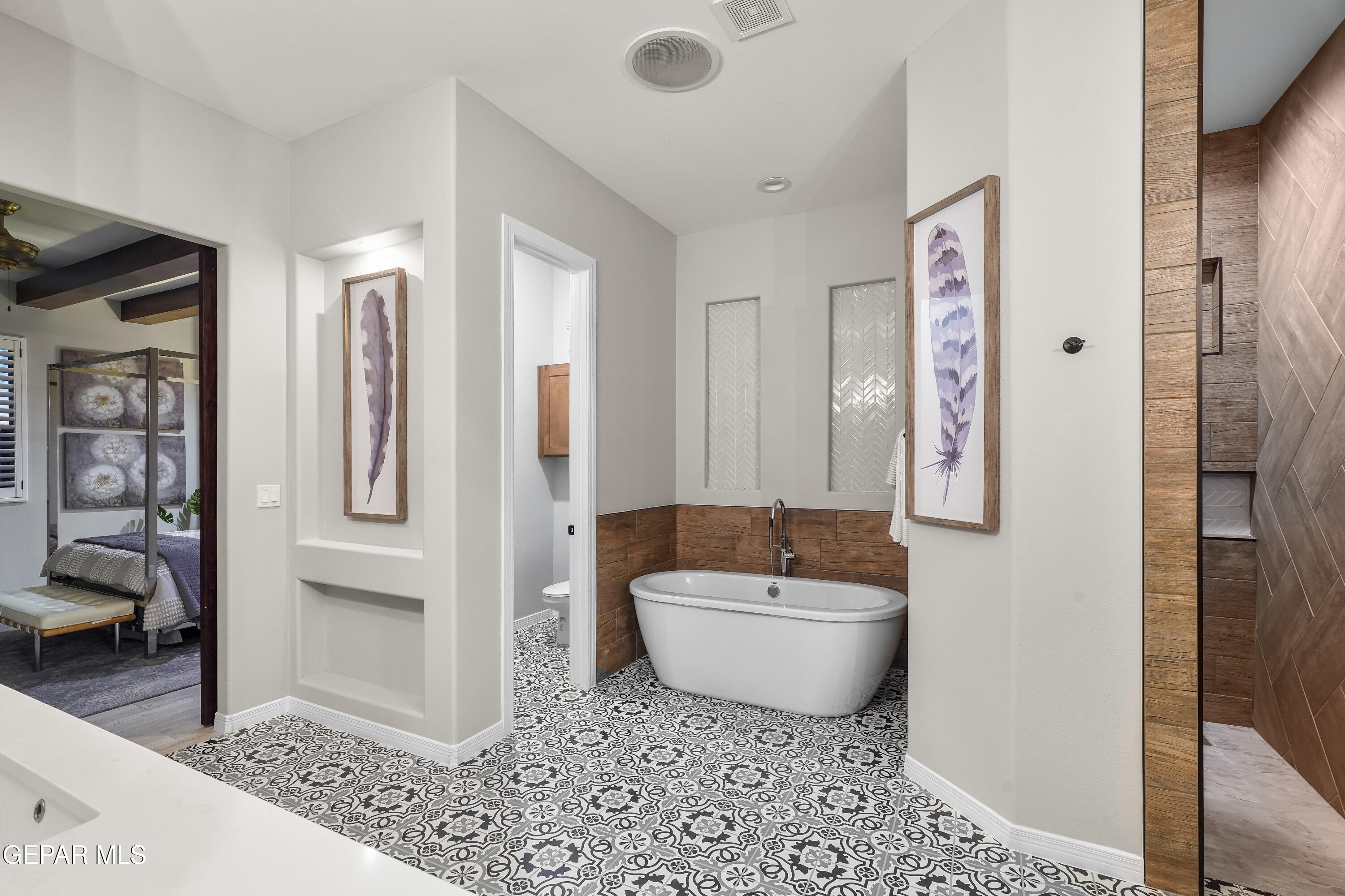 320 Emerald Rise Drive El Paso, TX 79928 - Photo 22 of 29 a spacious bathroom with a bathtub and shower