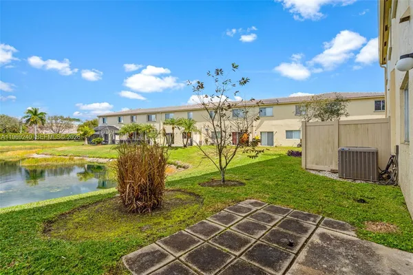 a view of a house with backyard and garden