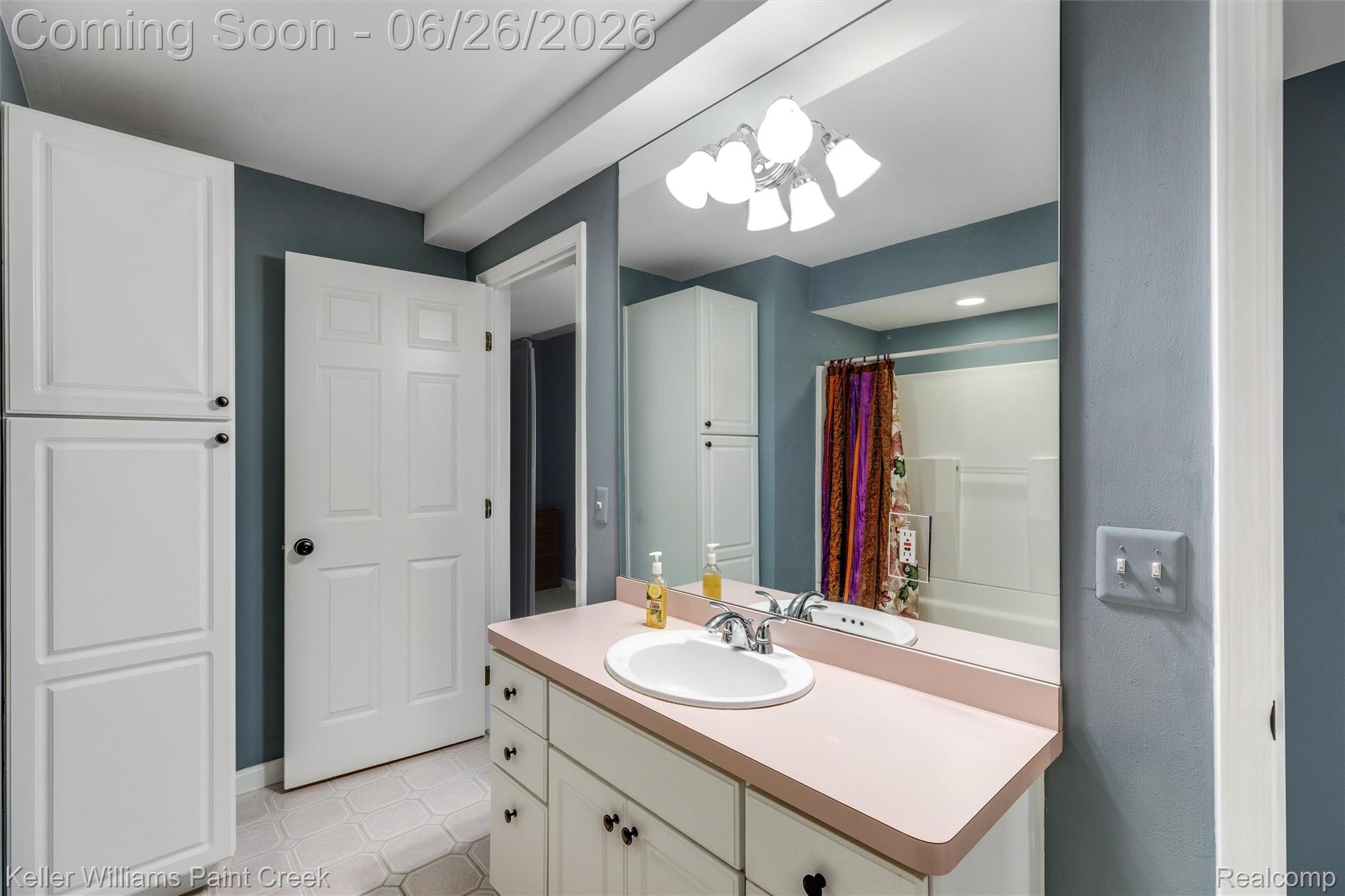 2036 Hickory Trail Drive Rochester, MI 48309 - Photo 52 of 77 18-2036 Hickory Trail Dr 0017.jpg