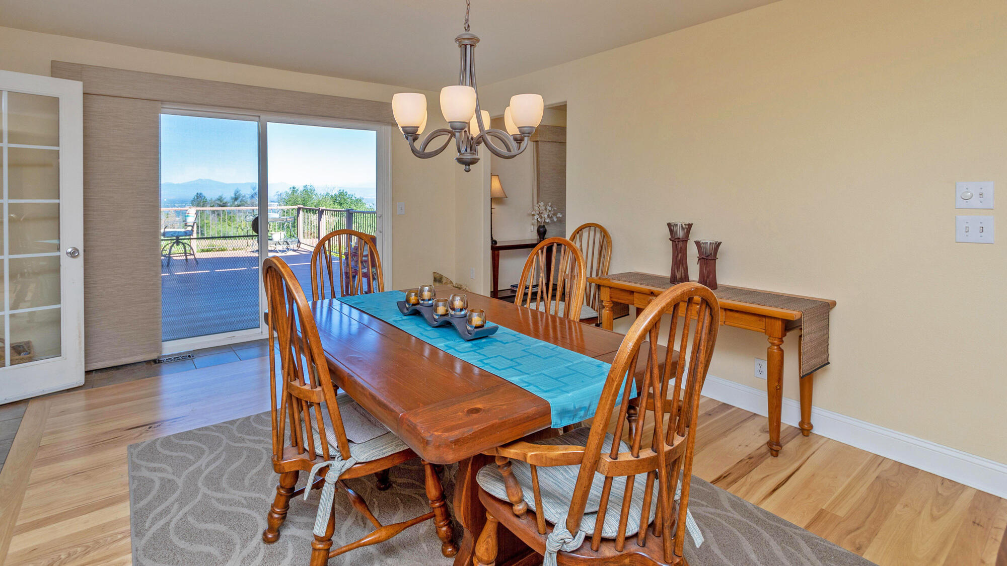 15723 Highland Point Way Redding, CA 96001 - Photo 9 of 40 dining1