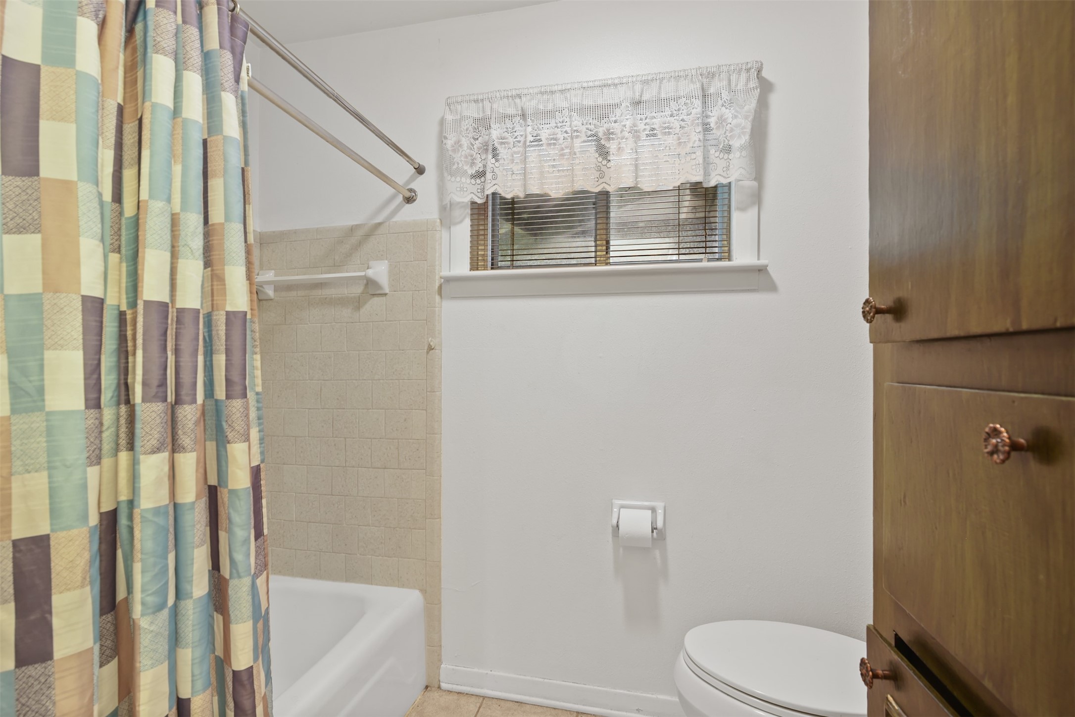 8406 East Mt Houston Road Houston, TX 77050 - Photo 20 of 30 a bathroom with a toilet and a shower